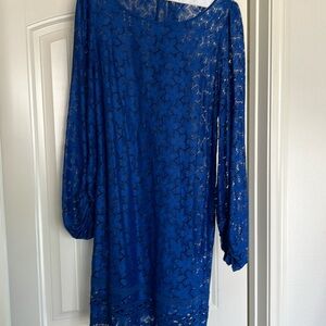 Beautiful lace dress by Laundry by Shelli Segal comes with matching slip